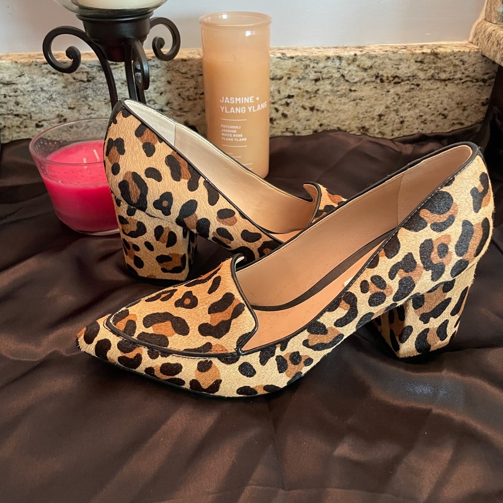 NEW Karl Lagerfield Cowhide loafers. (EXCELLENT condition)